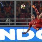 Pemain persija jakarta marko simic saat tendangan salto Pemain persija jakarta marko simic saat tendangan salto
